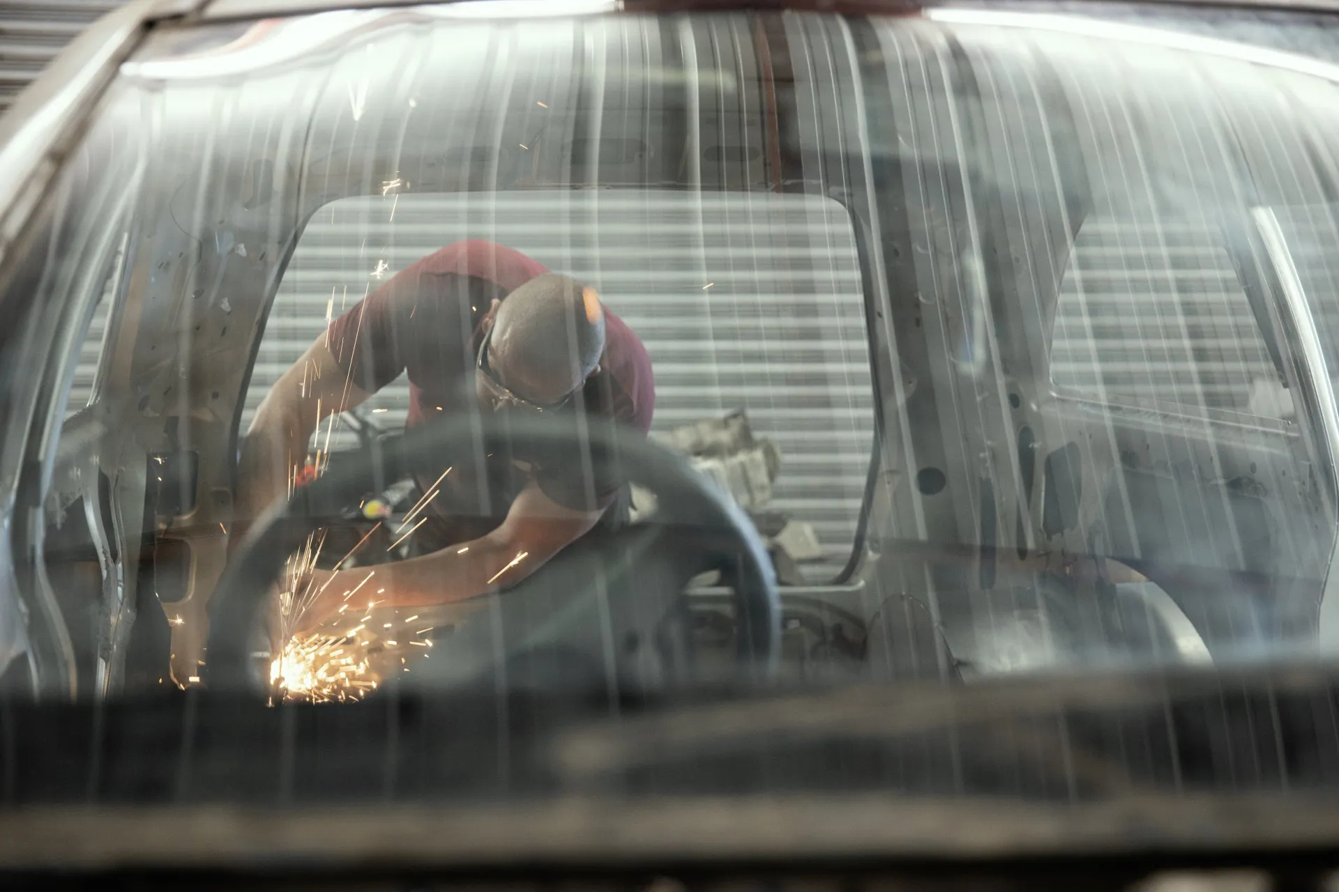 Cabin welding seen through the windshield